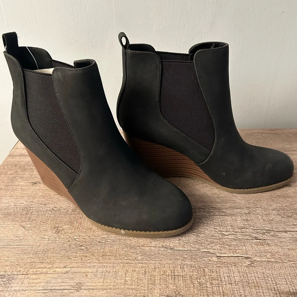 New 8 medium Women's Black Wedge‎ Ankle Boots